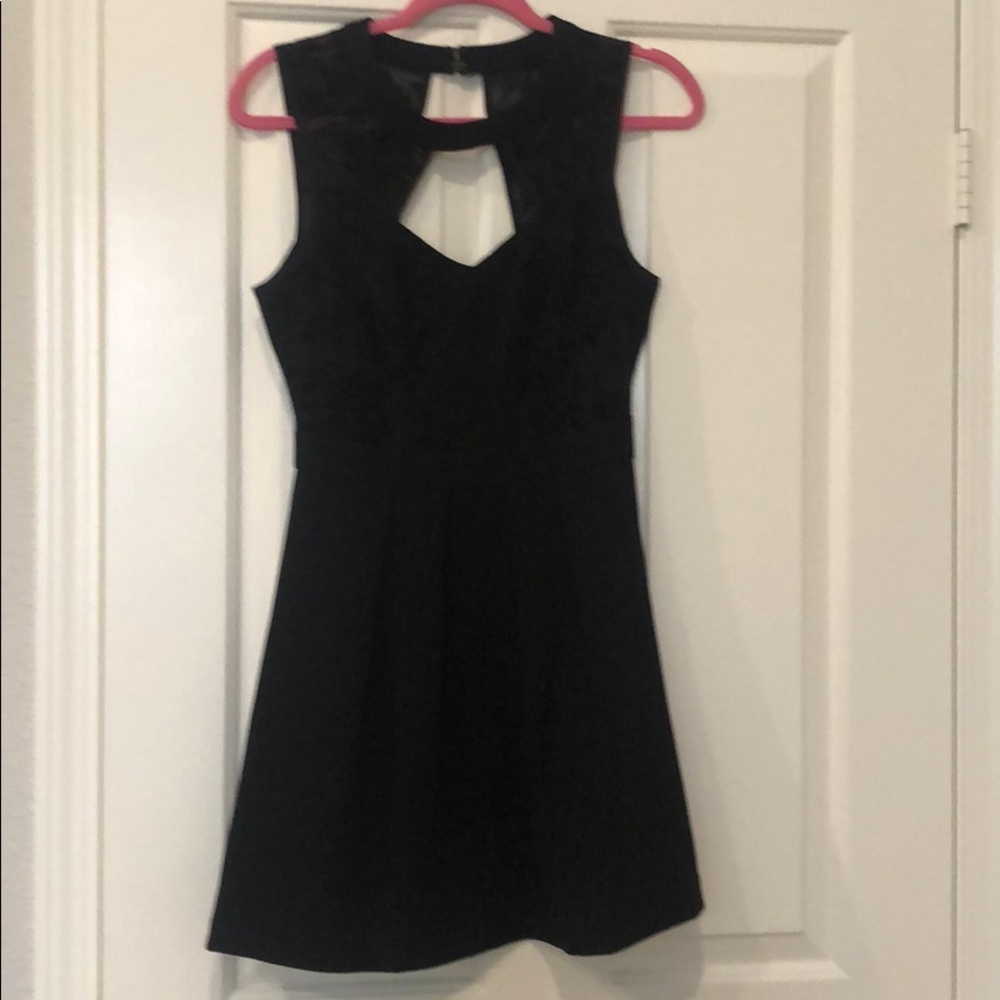 Lace details dress open back